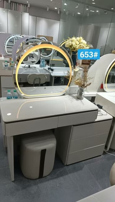 Туалетный столик с LED-зеркалом (модель 653#) - Современный столик в at lalafo.kg Туалетный столик с LED-зеркалом (модель 653#) - Современный столик в