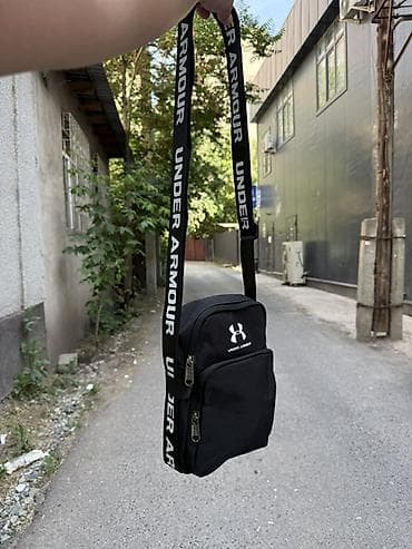 Барсетка Under Armour - Компактный городской формат: прямоугольная