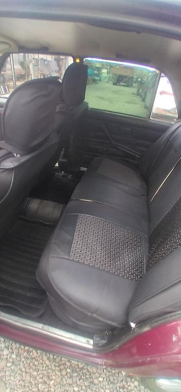 adr 1 8: Легковой автомобиль седан (классика, 4 двери), бордовый цвет — 3