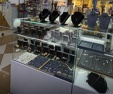 Витрины под бижутерию и серебро ! Срочная продажа островок на 6 м кв