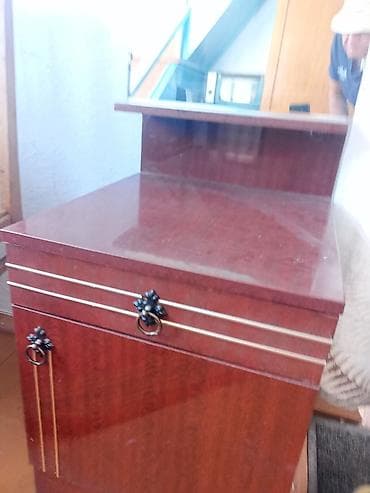 кыргыз мебель: Продаю мебель б/у: стол+стулья-15 тыс.,кресла-2 тыс.,шкаф-5 тыс.,3 — 9