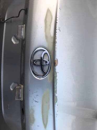 крышка багажник: Toyota — 2