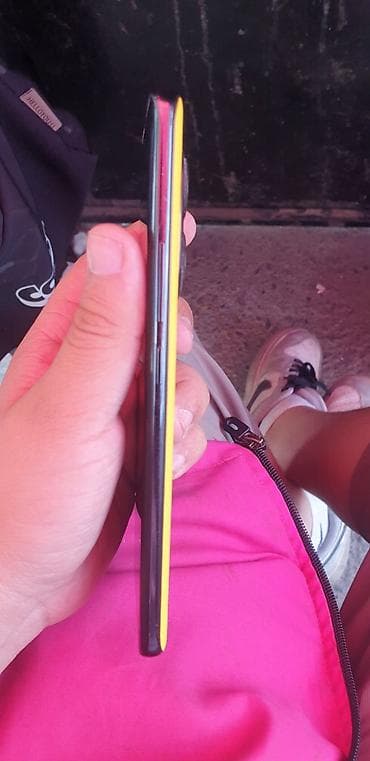 nokia 700: Poco Б/у, 256 ГБ, цвет - Желтый, 2 SIM — 3