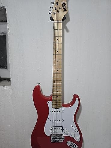 некая: Электрогитара в стиле Stratocaster, красный глянец В подарок идут — 1