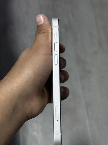 apple cinema display: IPhone 12, белый - Экран 6.1" Super Retina XDR (OLED), True Tone — 3