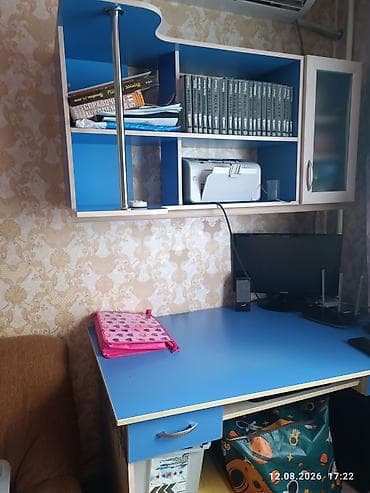 Компьютерный/учебный стол с навесным shelving-модулем - Цвет: синий с