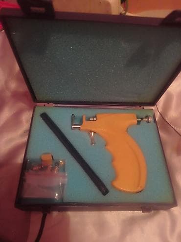 Пистолет для прокалывания ушей в кейсе Компактный ручной инструмент