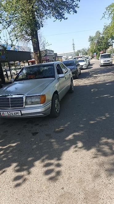 салон мерседес 124: Mercedes-Benz W124: 1992 г., 2 л, Механика, Седан — 1