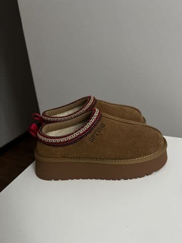 сапоги из натурального меха и кожи: 39 размер.Очень хорошего качества.Заказывала себе.Мне стали чуть — 1