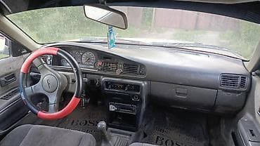 кызыл октябрь: Mazda 626: 1990 г., Кол менен иштөөчү, Седан — 3