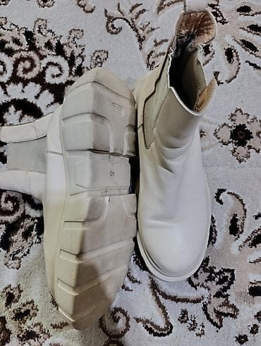 челси ботинки: Белые женские/унисекс челси на массивной подошве. Характеристики: - — 2