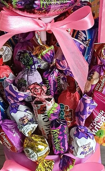 ары ящик: Подарочная композиция из конфет с прозрачным шаром-бокалом - — 4