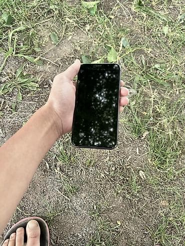 es 10: IPhone 11, Черный — 7