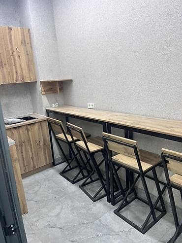 пл: Сдается в аренду коммерческое помещение на втором этаже современного — 10