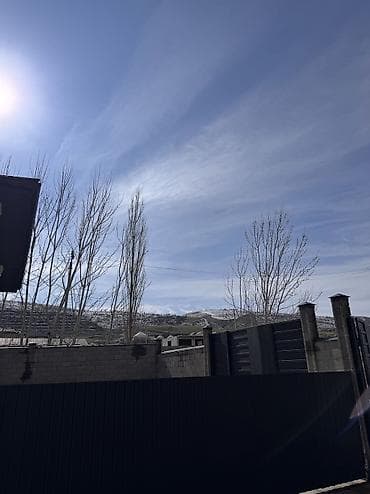 продаю дом киргизия 1: ПРОДАЕТСЯ ДОМ 🏢Комнат: 4 Микрорайон: АУЦА Состояние: Евроремонт — 5