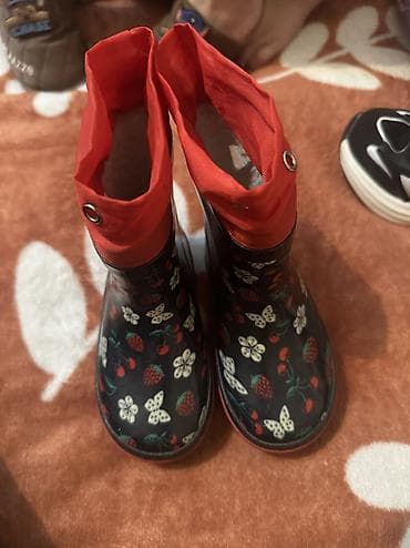 nike dunk low: Продаю кроссовки на мальчика в идеальном состоянии Черные 600 сом — 9