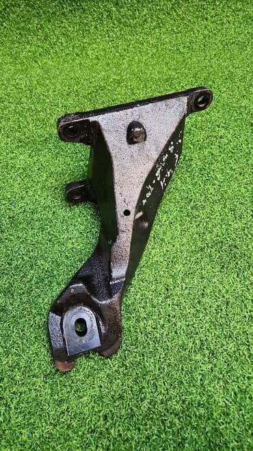 n62: Несущий кранштэйн двс правый е53 рест N62 6 757 708 Год 2005 В — 4