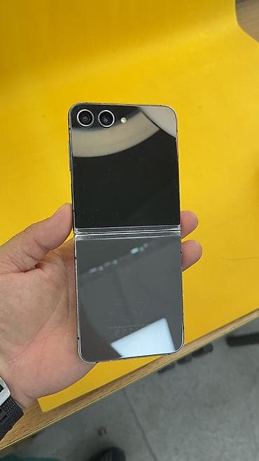 Samsung Galaxy Z Flip 5, Б/у, 512 ГБ, eSIM, 1 SIM at lalafo.kg Samsung Galaxy Z Flip 5, Б/у, 512 ГБ, eSIM, 1 SIM