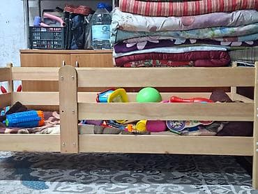 Бюро находок: 1200 сом срочнооооДетская деревянная кроватка с бортиками - Материал — 3