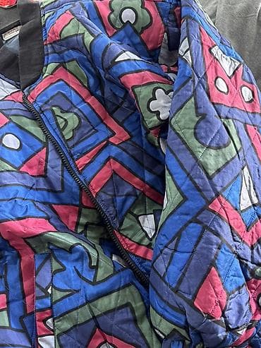 бомбер одежда: Стеганый бомбер с ярким геометрическим принтом - Тип: куртка-бомбер — 3