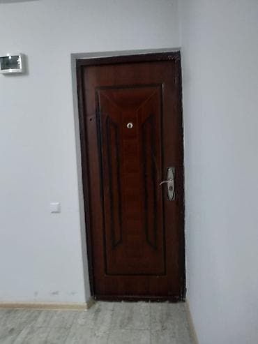 квартира гостничного типа: Продаю 1-кв. гостиничного типа, комната с балконом, дверь — 1