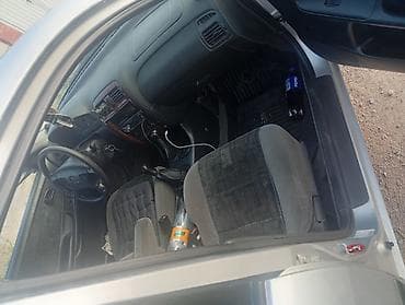 Продажа авто: Mazda 626: 1999 г., Ручные, Бензин, Седан — 4