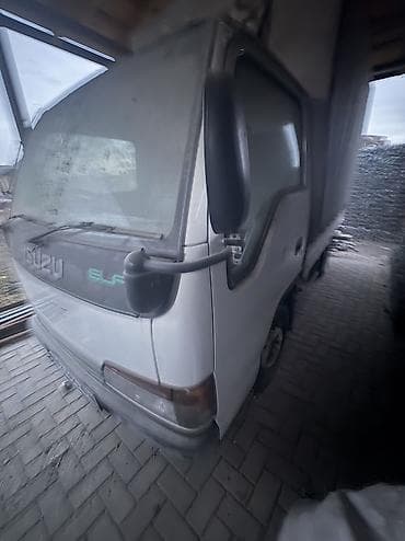 авто пулт: Isuzu : 2002 г., Газ — 4