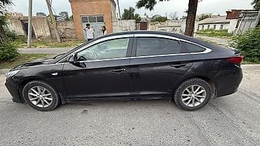 Hyundai Sonata, черный седан бизнес-класса. Кузов и дизайн: - Длина и