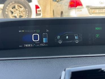 зарядка на приус: Toyota Prius: 2020 г., 1.8 л, Автомат, Гибрид, Лифтбек — 7