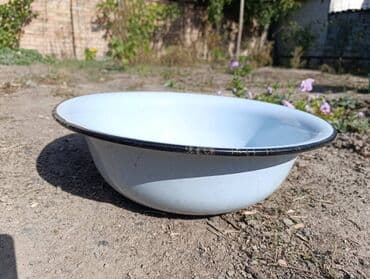 пустые канистры: Тазы СССР Алюминий - 1600 сом Латунь - 2500 сом Эмаль большой - 350 — 8