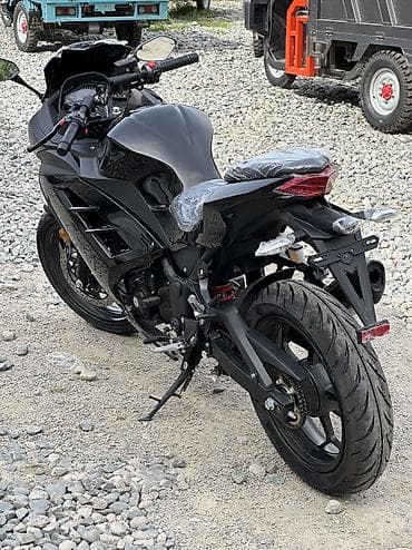 каски цена: Спортбайк Kawasaki, 200 куб. см, Бензин, Взрослый, Новый — 4