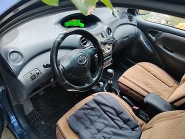 250000 машина: Toyota Yaris: 2005 г., 1.3 л, Механика, Бензин, Хэтчбэк — 5