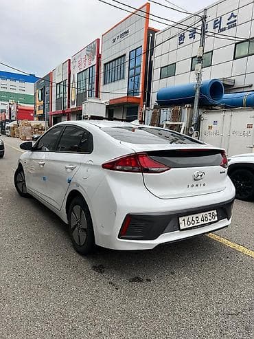 Продажа авто: Hyundai Ioniq: 2020 г., 1.6 л, Типтроник, Гибрид, Хэтчбэк — 7