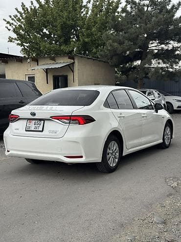 Унаа сатуу: Toyota Corolla: 2023 г., 1.8 л, Вариатор, Гибрид, Седан — 4