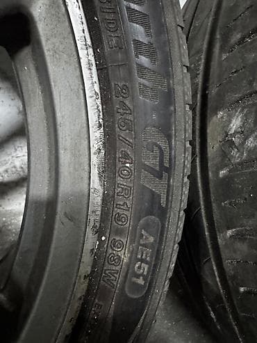 яктар: Комплект из 4 оригинальных литых дисков Audi с шинами — 4