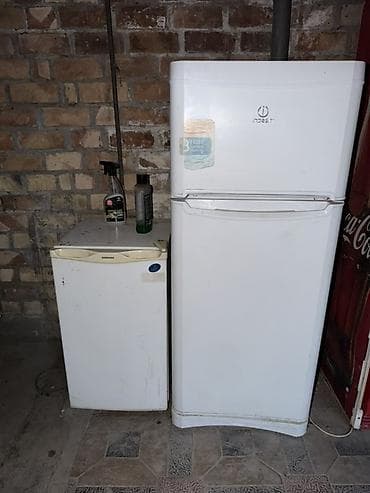 будка морозильник: Холодильник Indesit, Двухкамерный — 2