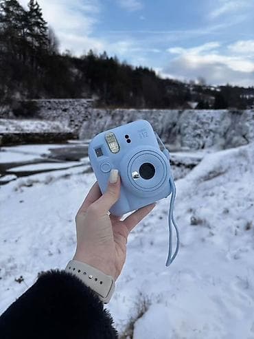 Fujifilm Instax Mini 12 — моментальная фотокамера, цвет Pastel Blue