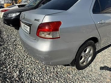e6 3: Toyota Yaris: 2008 г., 1.3 л, Автомат, Бензин, Седан — 7