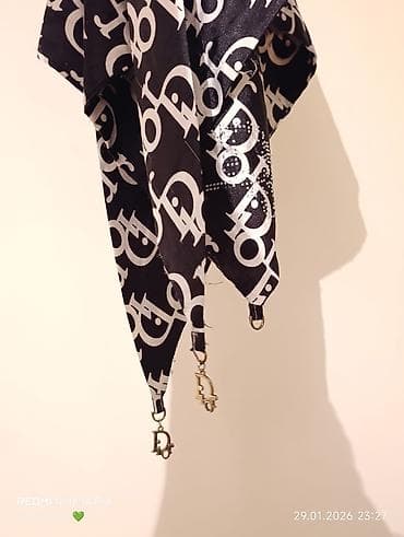 Киреге берилүүчү кийимдер: Водолазка, Жибек, Италия — 3