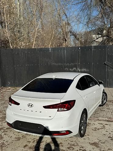 v2: Hyundai Elantra: 2019 г., Седан — 7