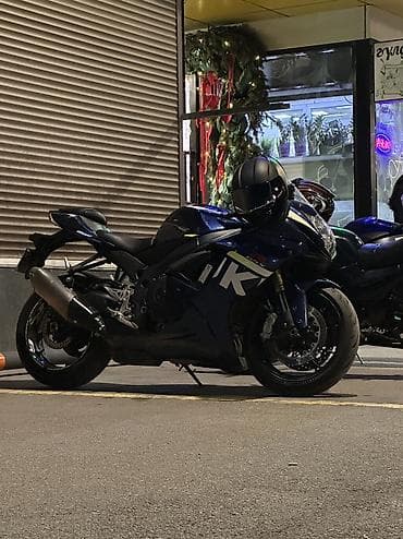 Спортбайк Suzuki, 750 куб. см, Бензин at lalafo.kg Спортбайк Suzuki, 750 куб. см, Бензин