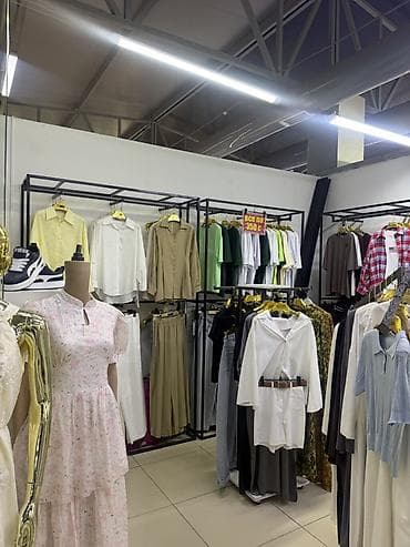 Торговое оборудование: Продаю Торговые стеллажи и стойки для магазина одежды/обуви - — 7