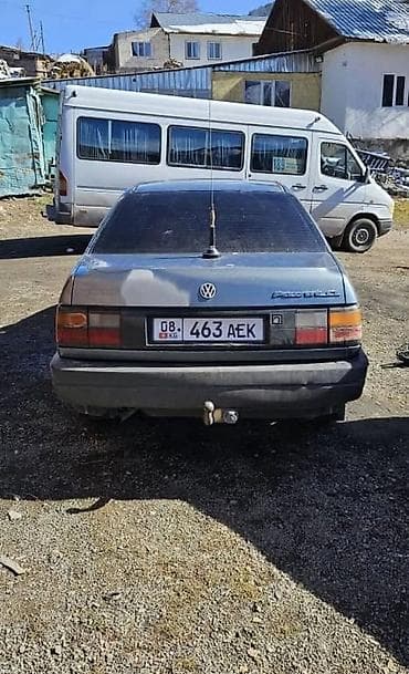 Volkswagen: Volkswagen Passat: 1987 г., 1.8 л, Механика, Бензин, Седан — 1