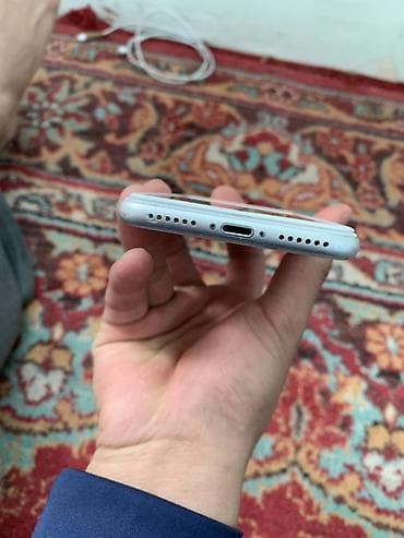 IPhone 8, 64 ГБ, Белый, Кабель at lalafo.kg IPhone 8, 64 ГБ, Белый, Кабель