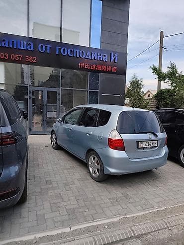 Продажа авто: Honda Fit: 2004 г., Автомат, Бензин, Хэтчбэк — 2
