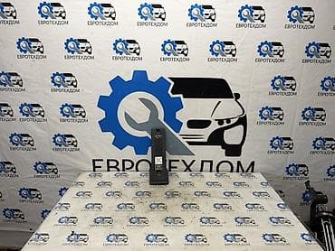 крыло на 210: Крышка блока предохранителей Volvo FH12 fh12.380 D12 380 2003 — 1
