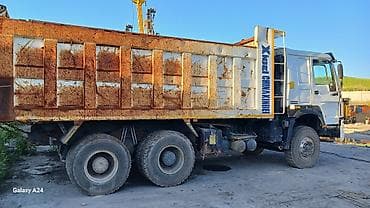 куплю мусоровоз: Самосвалы HOWO (CNHTC/SINOTRUK) 8×4 - Кузов-«ванна» большого объёма с — 6