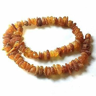 янтарьные бусы: Бусы из балтийского натурального небработанного янтаря, длина бус — 2