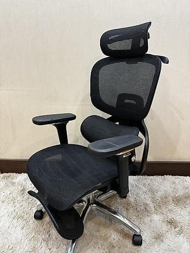 стол с регулировкой высоты: Офисное кресло, Новый, С колесиками, цвет - Черный, Самовывоз, Платная доставка — 1