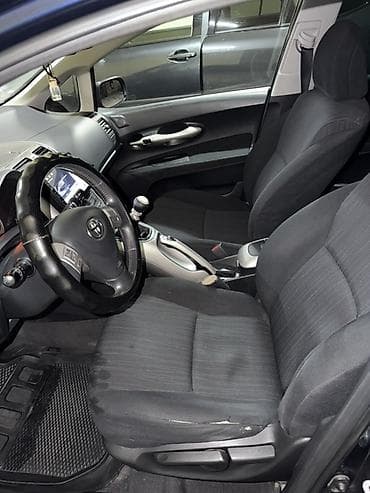 Унаа сатуу: Toyota Auris: 2009 г., 1.6 л, Кол менен иштөөчү, Бензин, Хетчбек — 10